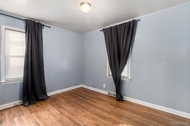 Building Photo - 2045 Central St