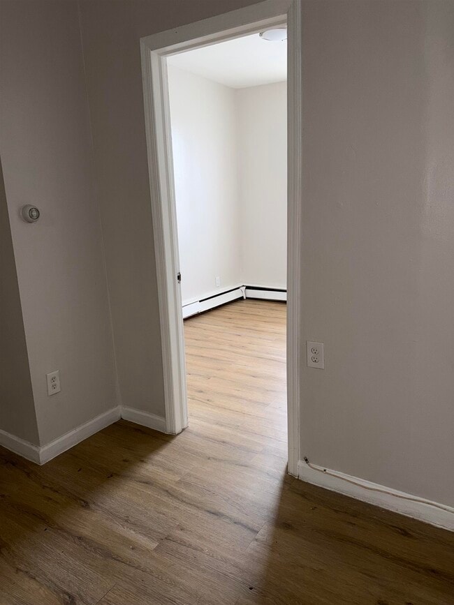 Building Photo - 998 Broadway