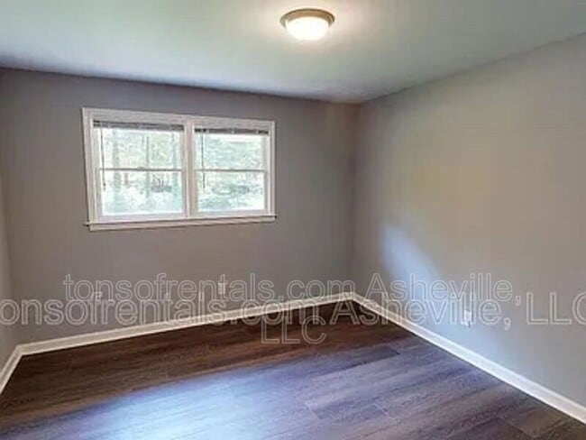 Building Photo - 708 Heatherwood Dr