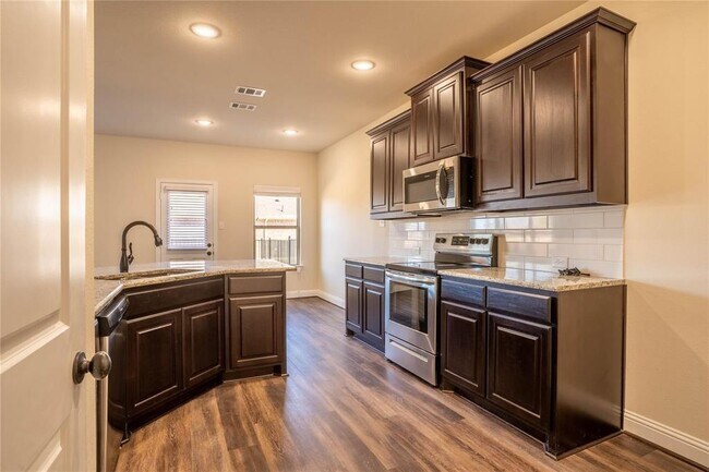 Building Photo - 6822 Topaz Dr