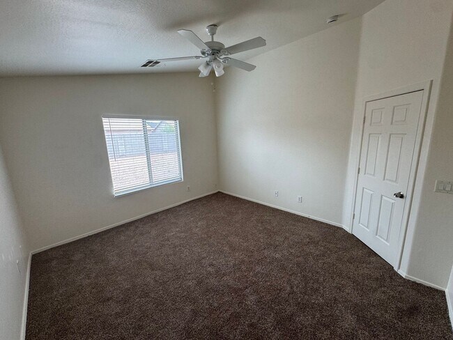 Building Photo - 1225 W Darrel Rd