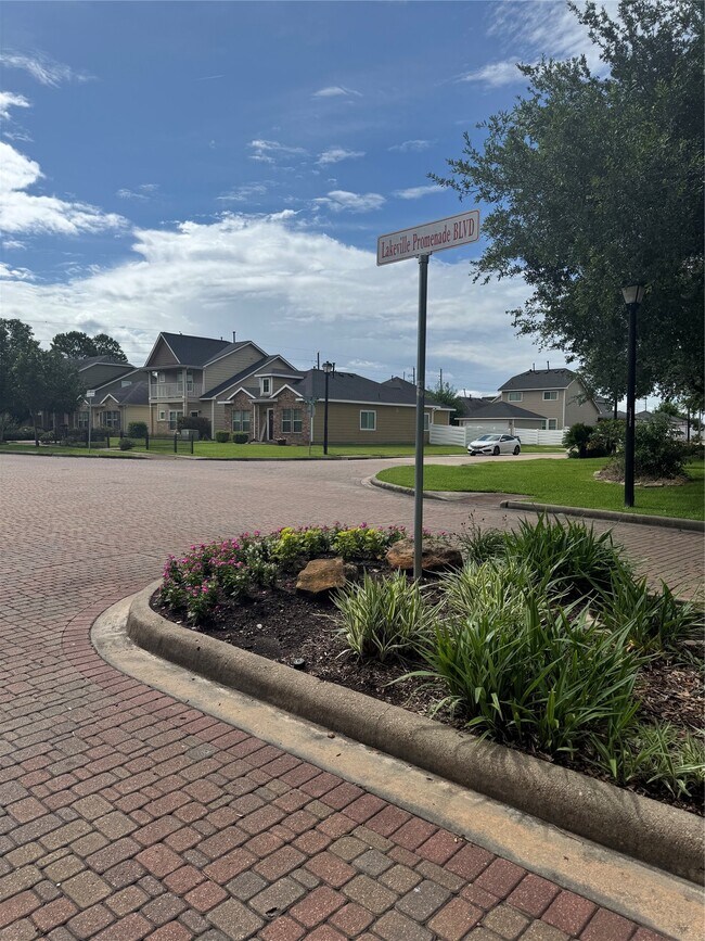 Building Photo - 20507 Providence Point Dr