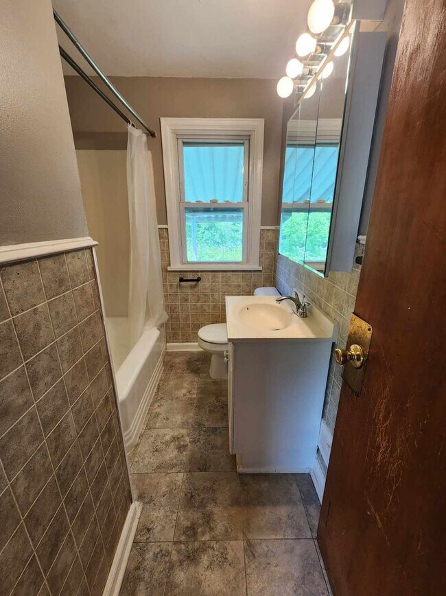 Building Photo - Three bedroom Single Family Home!