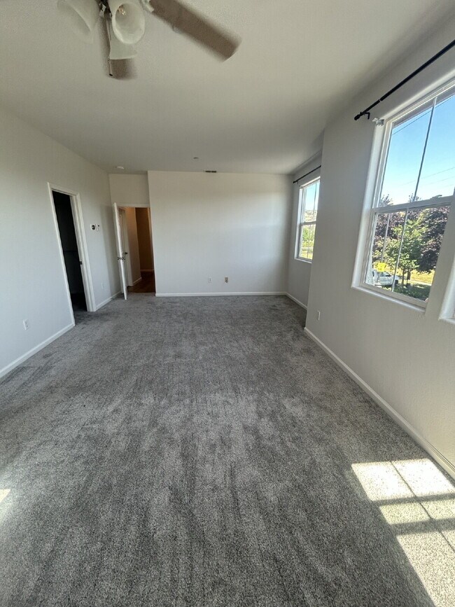 Building Photo - Beautiful 2 bd 2 bath Condo in Folsom