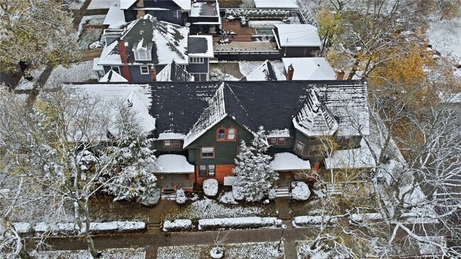 Building Photo - 98 Barrington St