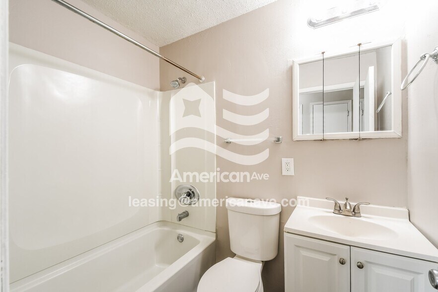 Building Photo - 4904 Tiemann Ave