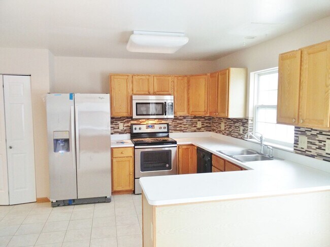 Building Photo - 3-Bedroom Gem in Desirable Sicklerville Ne...