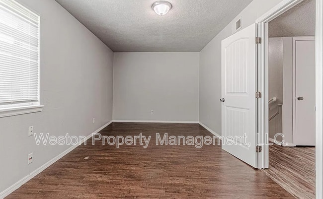 Building Photo - 1402 Bill Carrol Dr