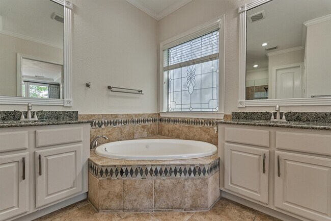 Building Photo - 23 Player Oaks Pl