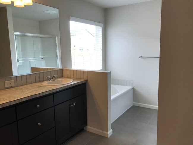 Building Photo - BRAND NEW HOME! Within 5 Minutes of Three ...