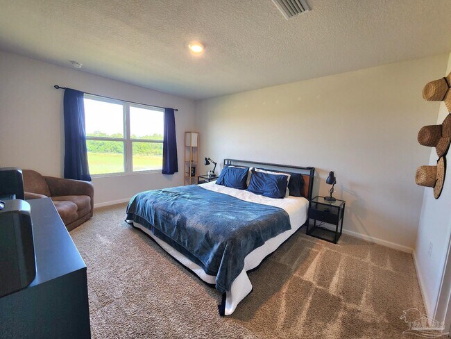 Building Photo - 5621 Guinevere Ln