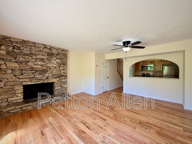 Building Photo - 2 Dawnwood Cir