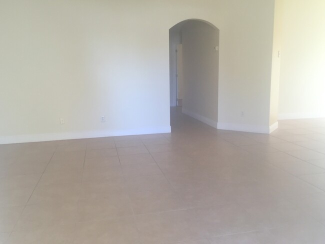 Building Photo - Quaint 3/2 Home Near Waterford Lakes