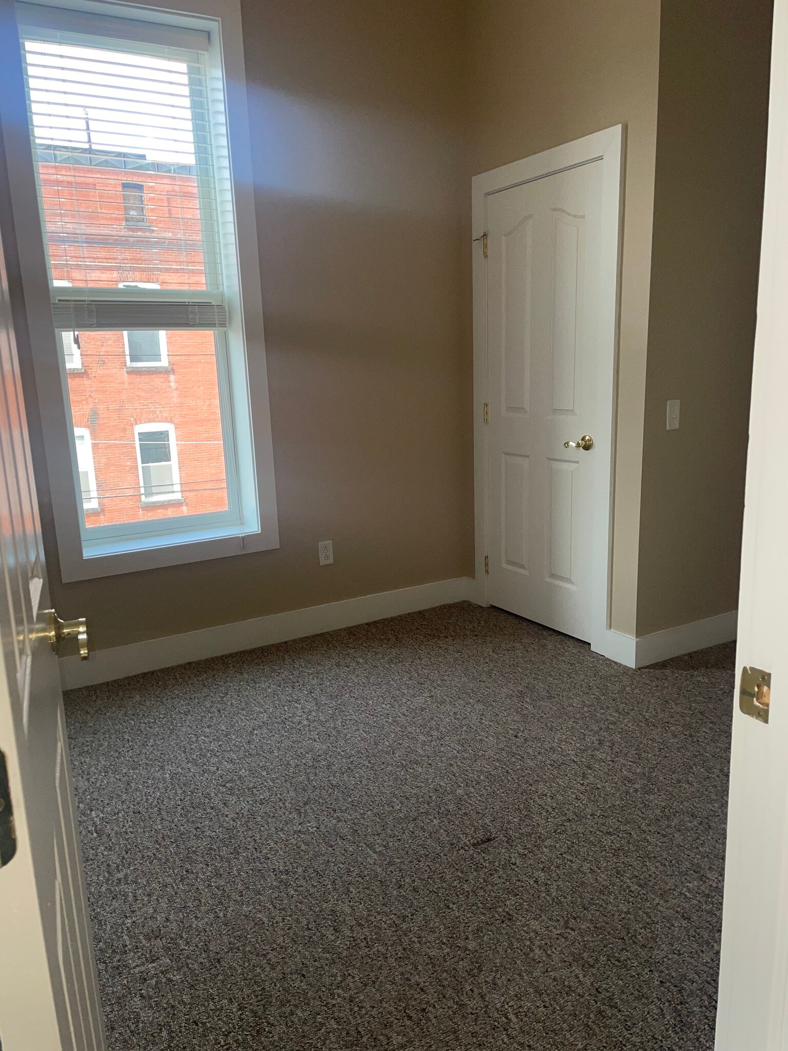 Building Photo - 48 Castle St