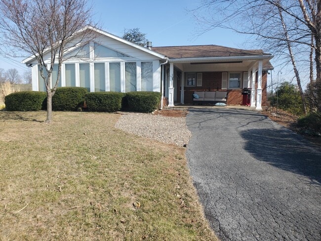 Primary Photo - 68 Swissdale Rd