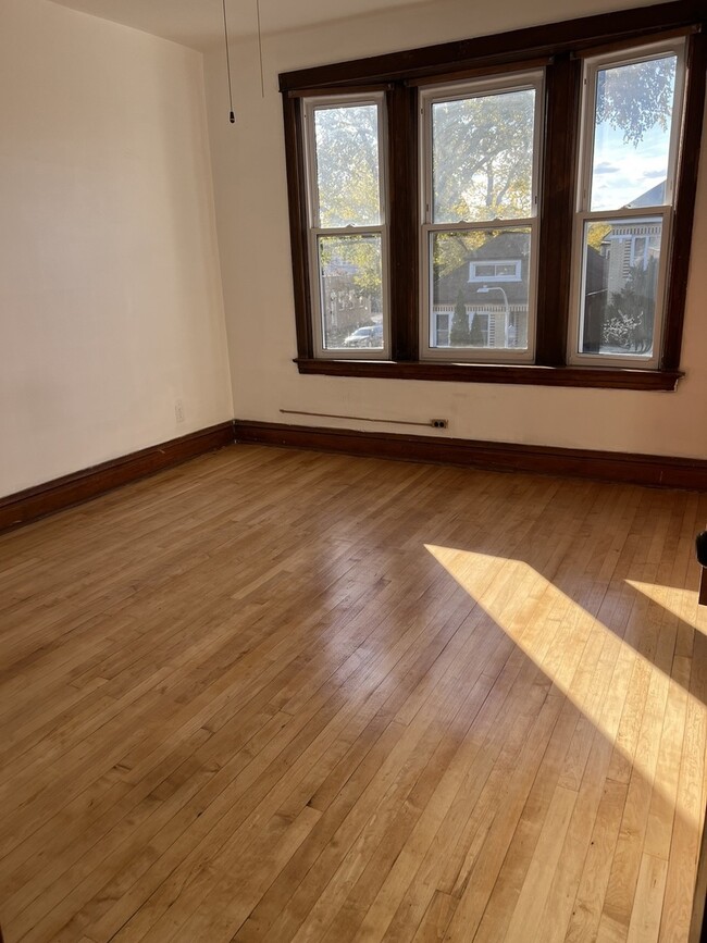 Building Photo - 4555 S Francisco Ave