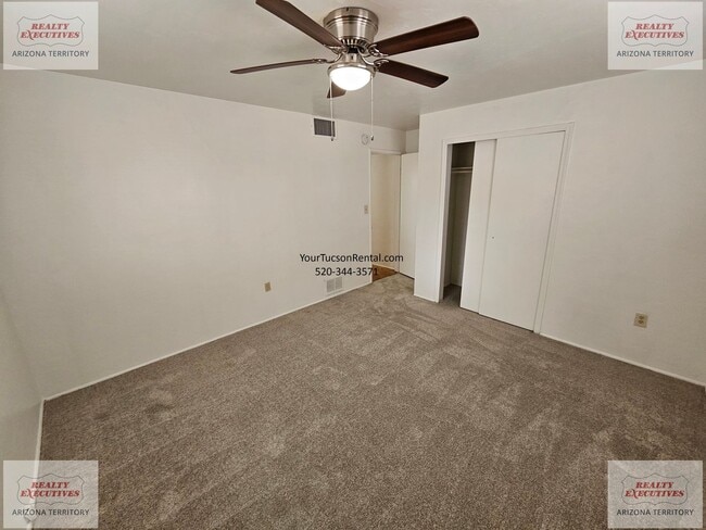 Building Photo - Grant & Silverbell Rd 3/1.5 with A/C $500 Security Deposit