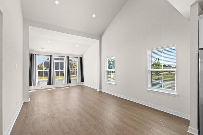 Building Photo - 2600 Elowen Ln