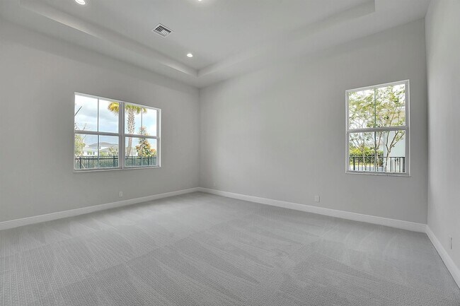 Building Photo - 9341 Crestview Cir