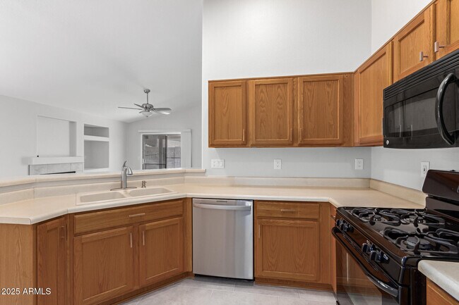 Building Photo - 16455 N 137th Dr
