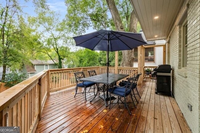 Building Photo - 407 8th St NE