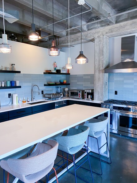 Kitchen with open shelving - 1819 Baltimore Ave