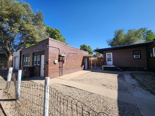 Building Photo - Cozy 2-Bedroom Home – Bright, Updated & Ready for You| Move-In Special: 50% OFF First Month’s Rent!