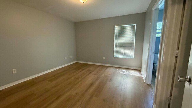 Building Photo - 2 Bedroom + Den in Lehigh Acres