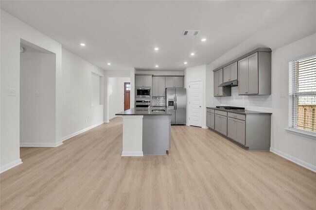 Building Photo - 113 Charro Ct