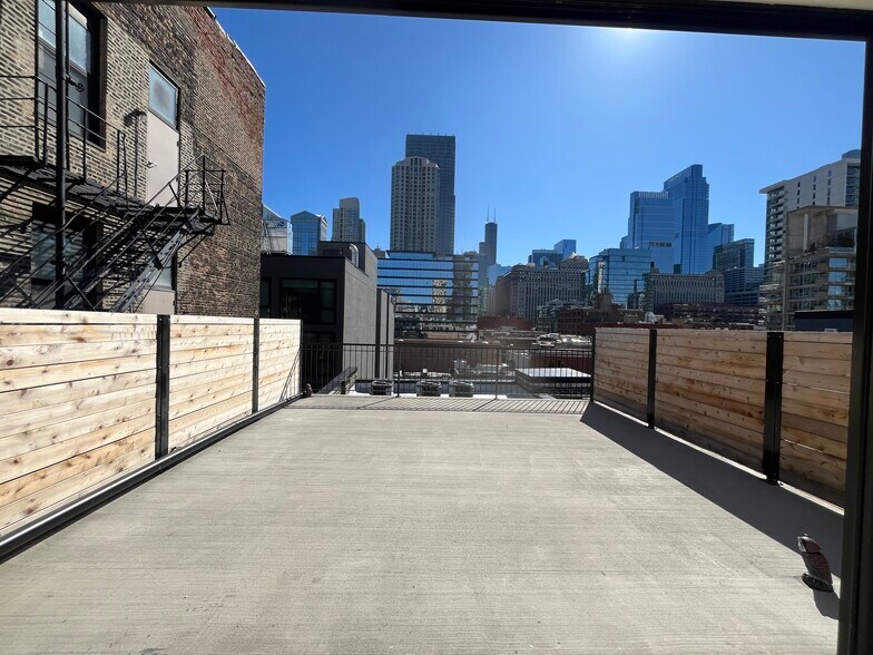 Building Photo - 151 W Ohio St