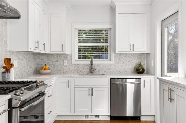 Building Photo - 2226 Melante Dr NE