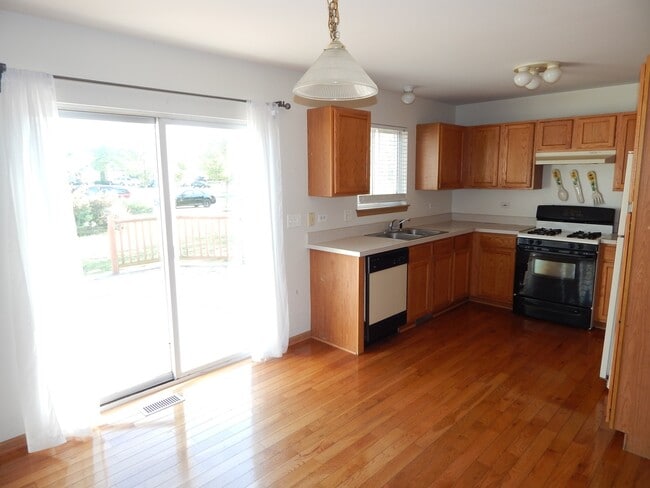 Building Photo - 2800 E Bridleway Ct