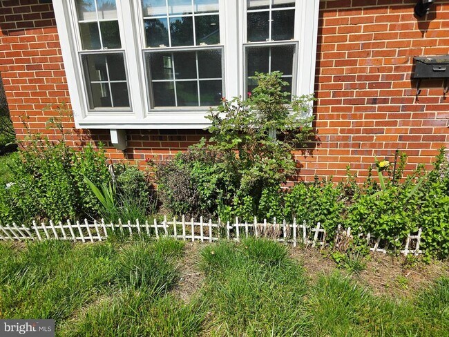 Building Photo - 4025 Chelmont Ln