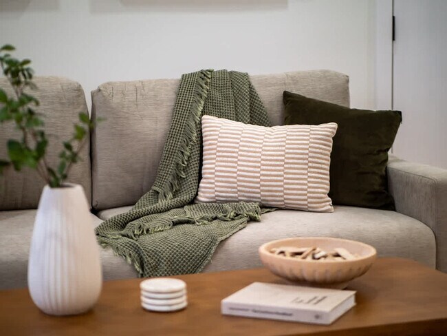 Building Photo - 4155 Ascot Ln