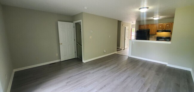 Building Photo - 118 Tanbark Dr