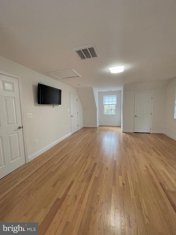 Building Photo - 9309 Main St