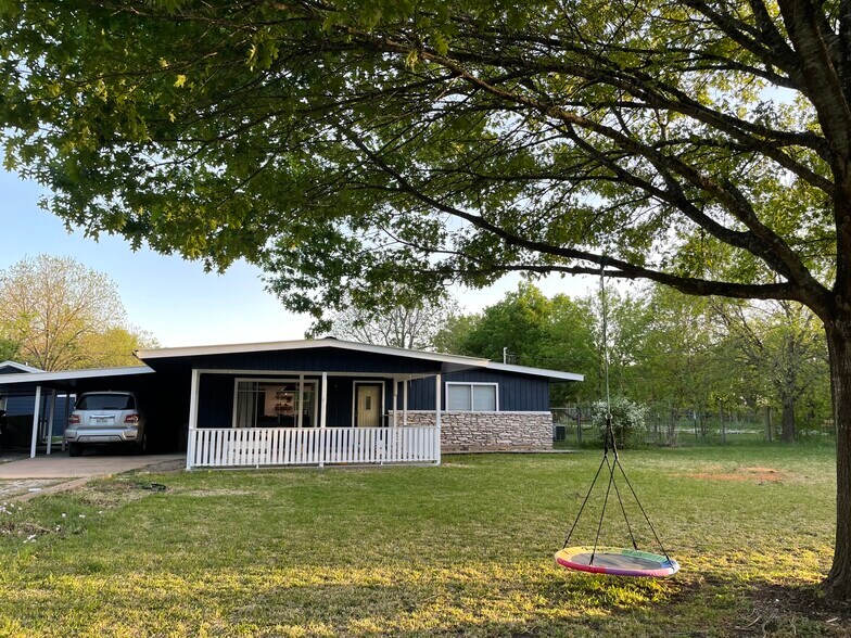 Primary Photo - 407 East St