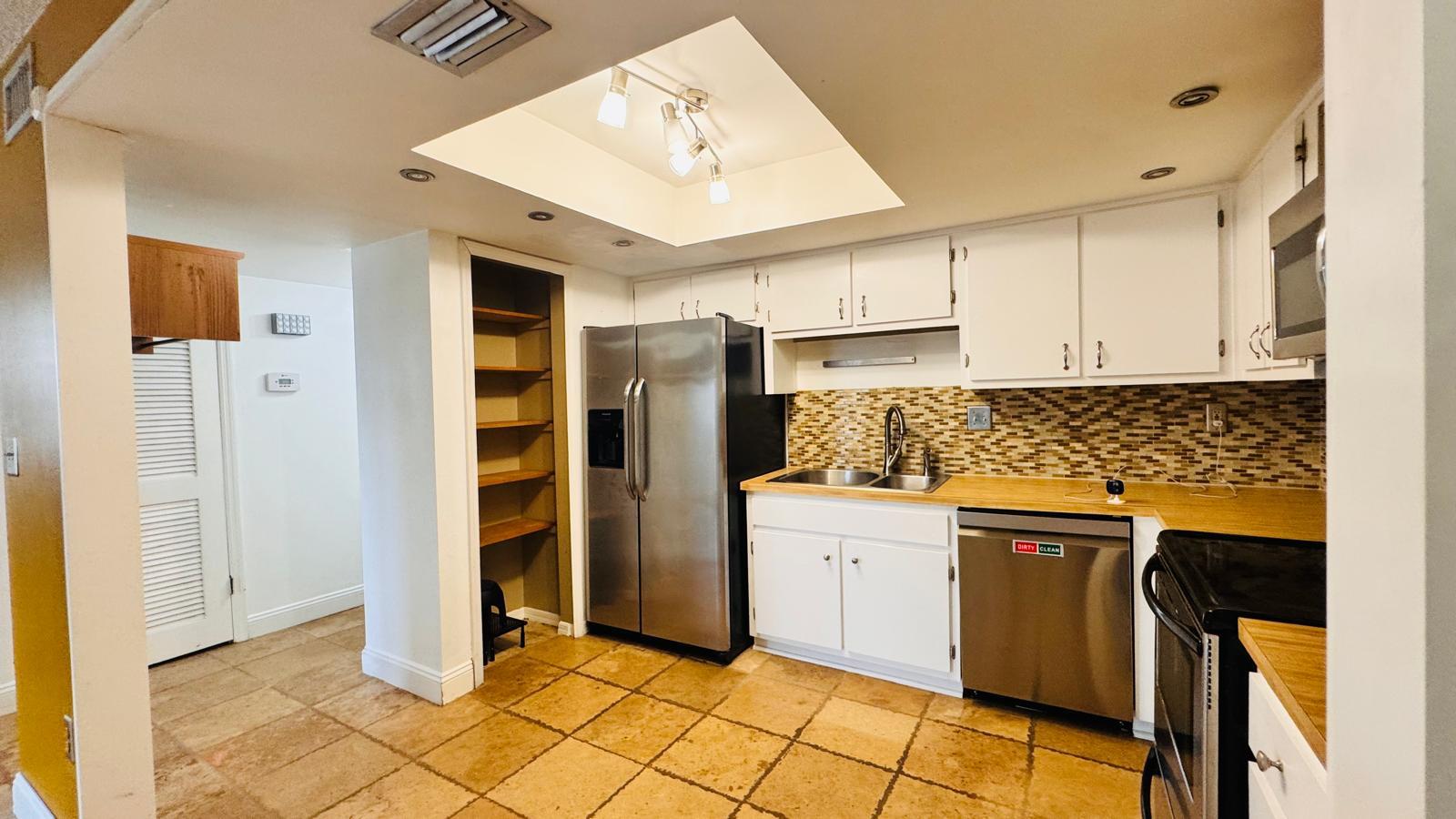 Building Photo - 600 Waverly Ln