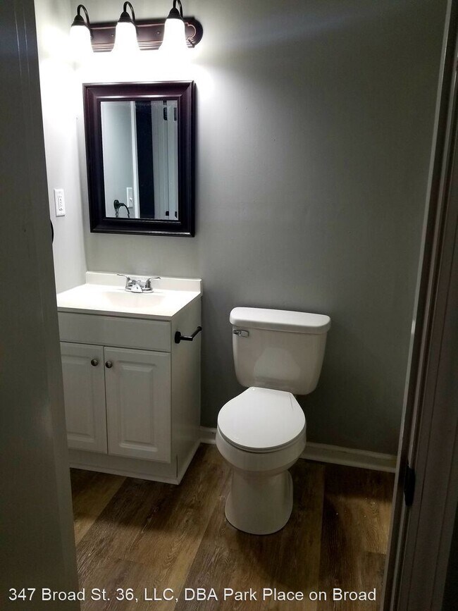 Building Photo - 347 Broad St