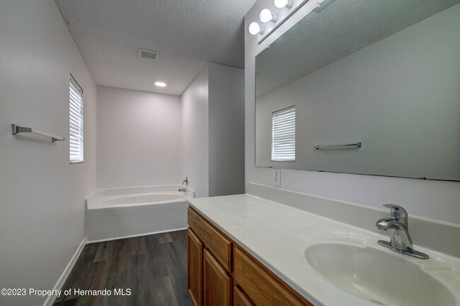 Building Photo - 6322 Grapewood Rd