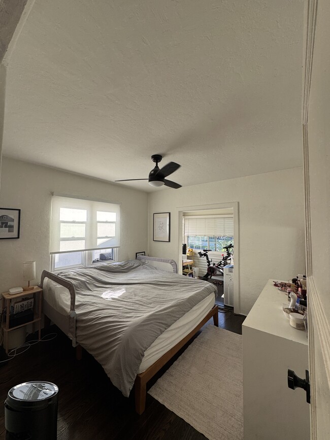 Building Photo - 282 E 51st St