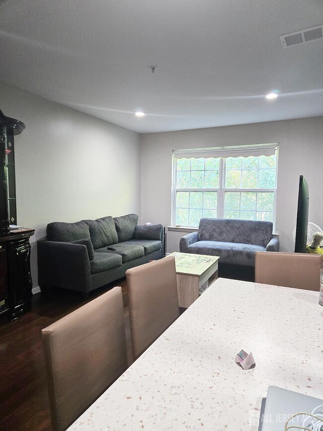 Building Photo - 201 Prestwick Way