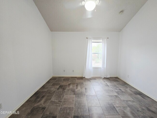 Building Photo - 1504 Bill Mueller Pl