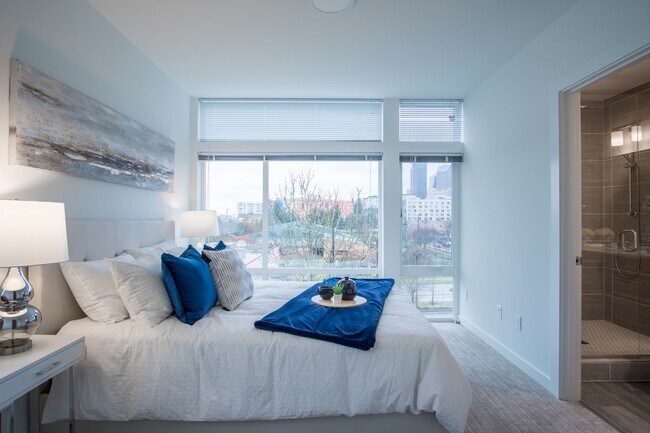 Building Photo - 1413 E Yesler Wy