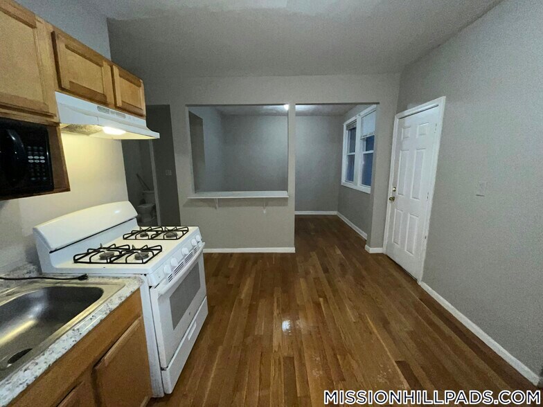 Building Photo - 15-17 Langdon St.