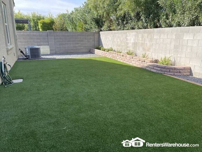 Building Photo - North Phoenix Beauty 4bed + den 3bath clos...