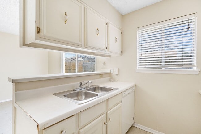 Building Photo - CASA ORO-4718