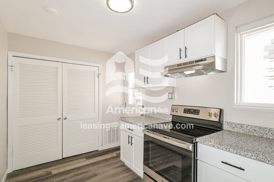 Building Photo - 4424 S 39th St