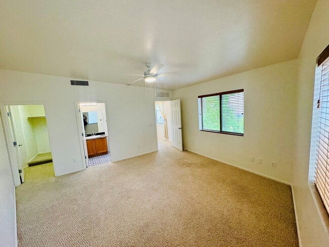Building Photo - 2435 N Silver Mosaic Dr