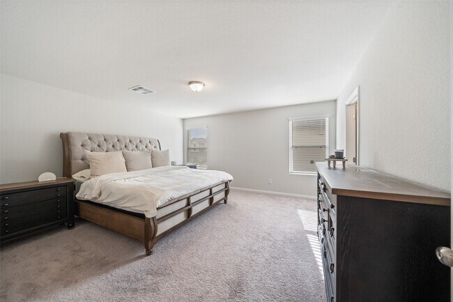 Building Photo - 2224 Cedar Vly Dr